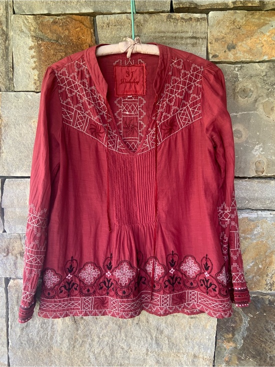 3J Johnny Was Tops - 3J Workshop Johnny Was * Beautiful Maroon Embroidered Blouse